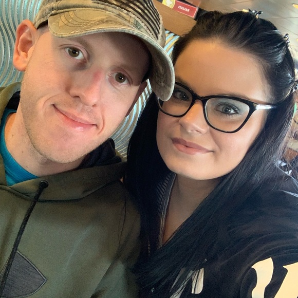 Meet your Posher, Stephanie - Picture 3 of 5